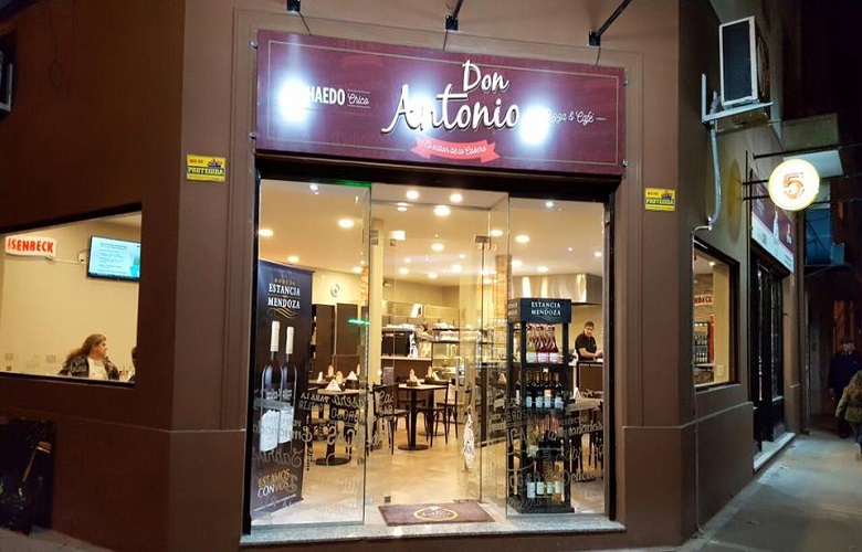 DON ANTONIO abrió las puertas de un nuevo local.